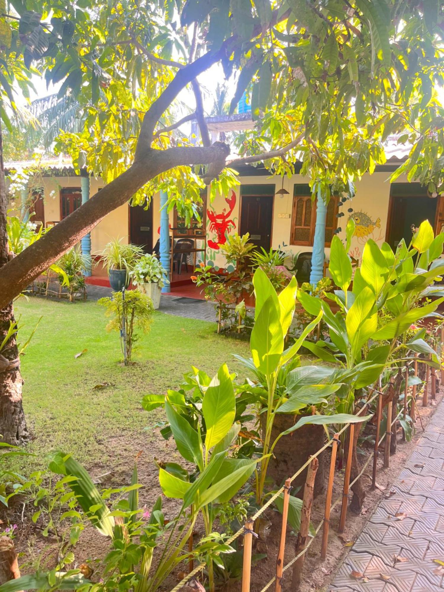 Lobster Inn Trincomalee Bagian luar foto