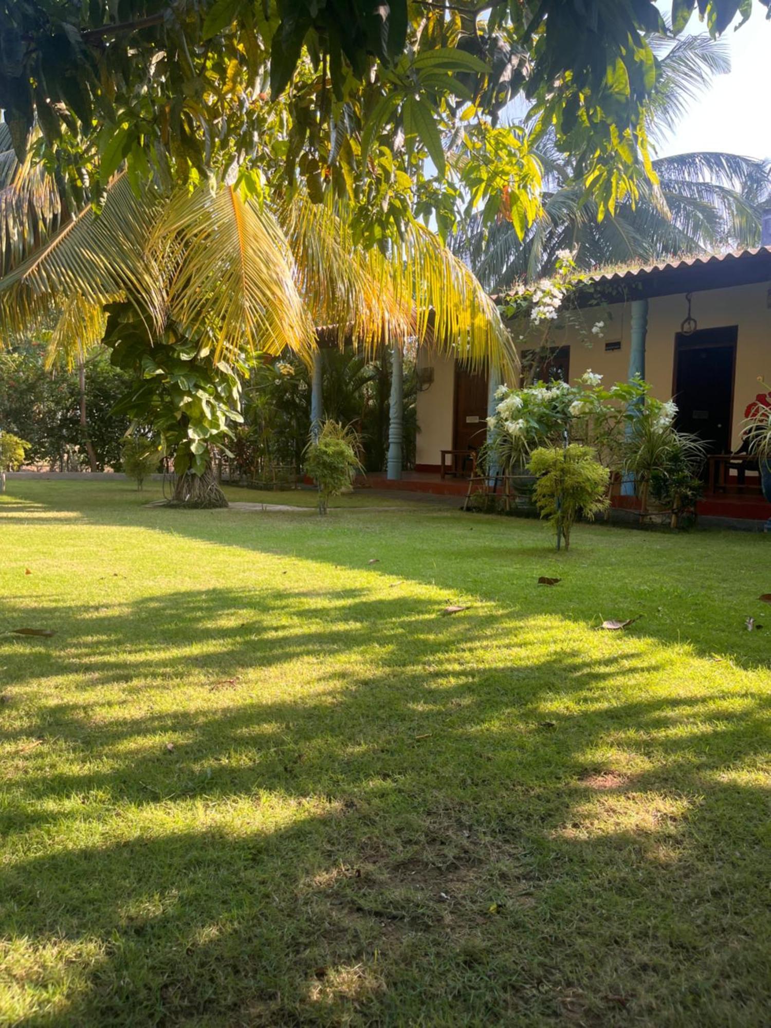 Lobster Inn Trincomalee Bagian luar foto