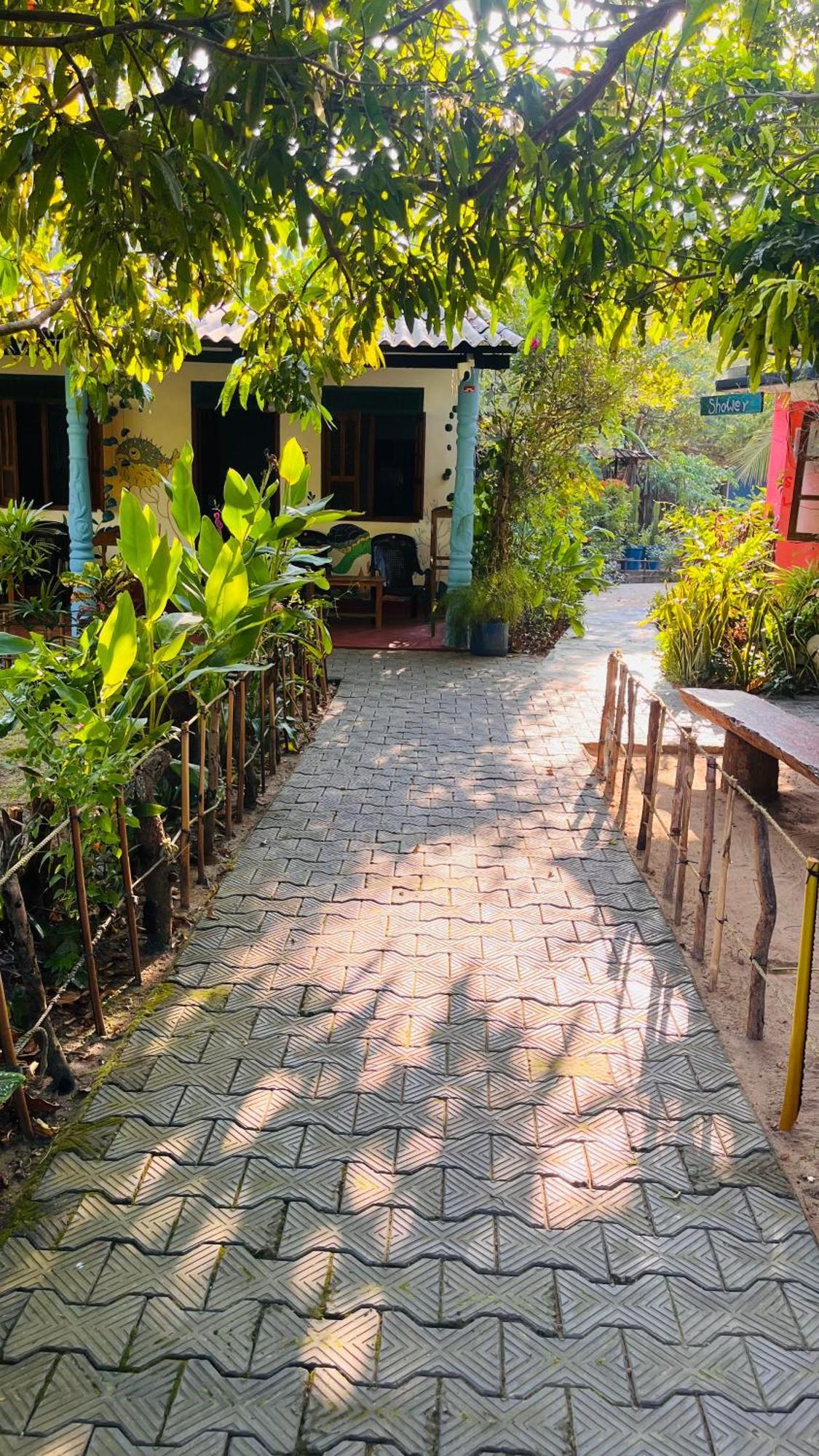 Lobster Inn Trincomalee Bagian luar foto