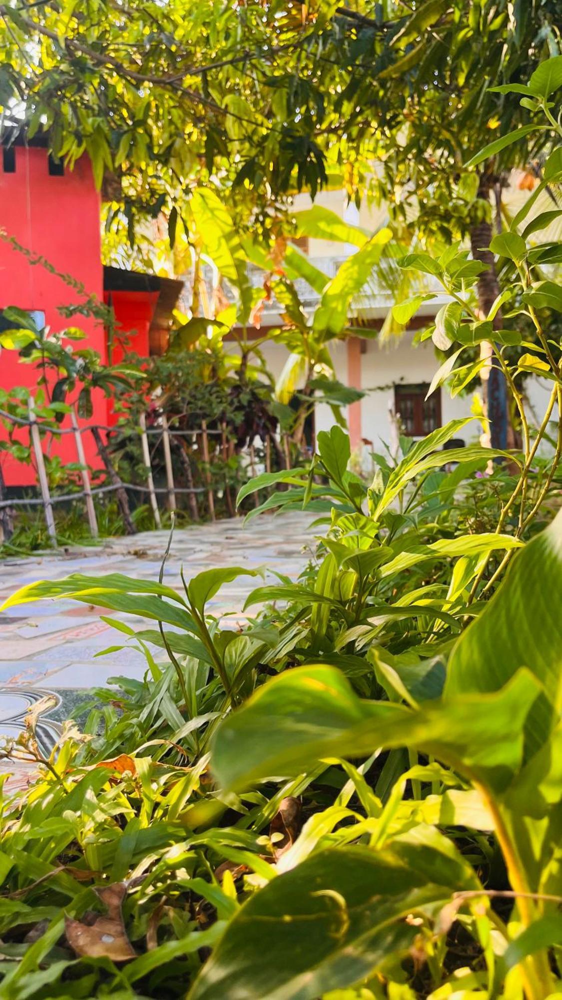 Lobster Inn Trincomalee Bagian luar foto