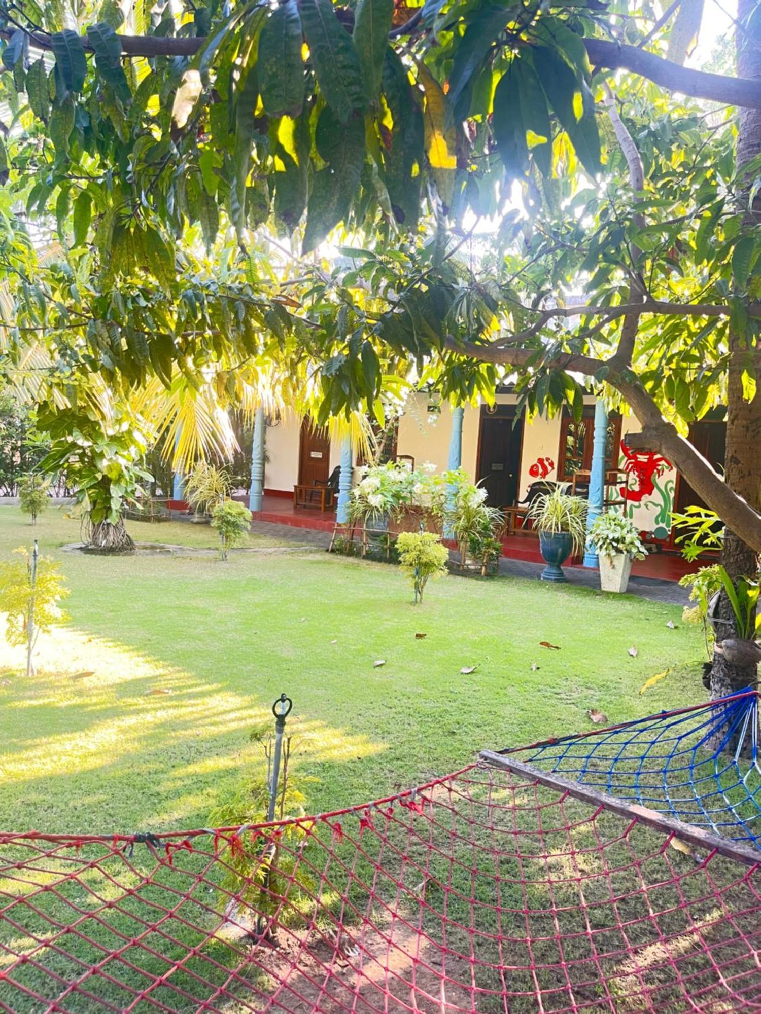 Lobster Inn Trincomalee Bagian luar foto