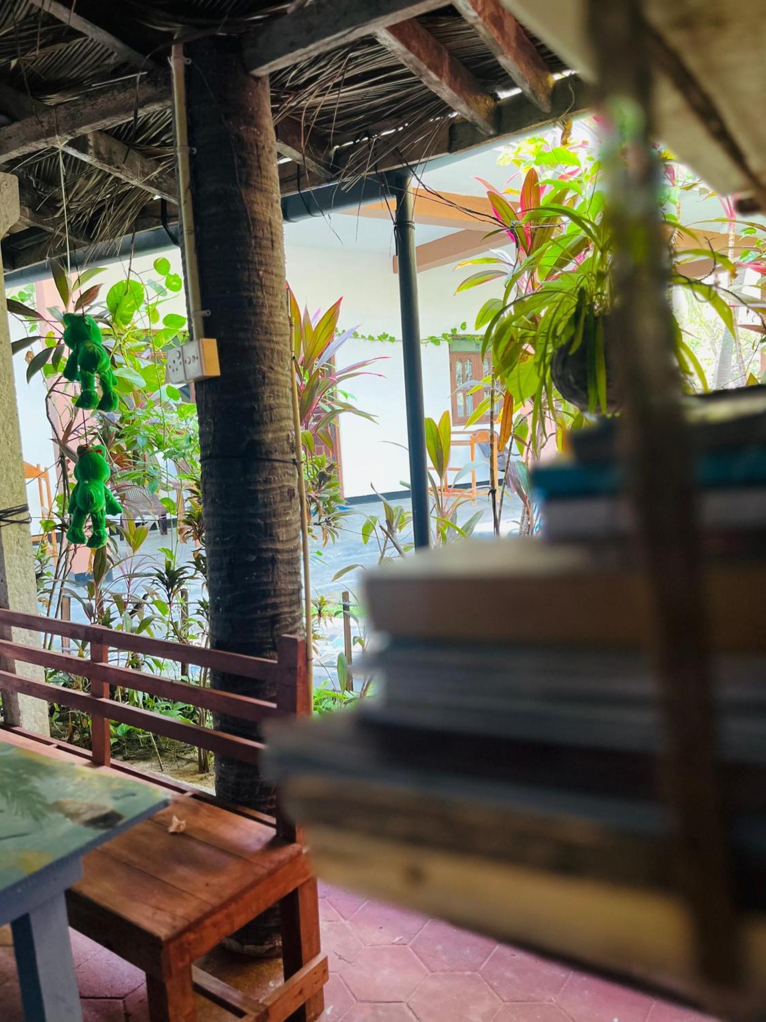 Lobster Inn Trincomalee Bagian luar foto