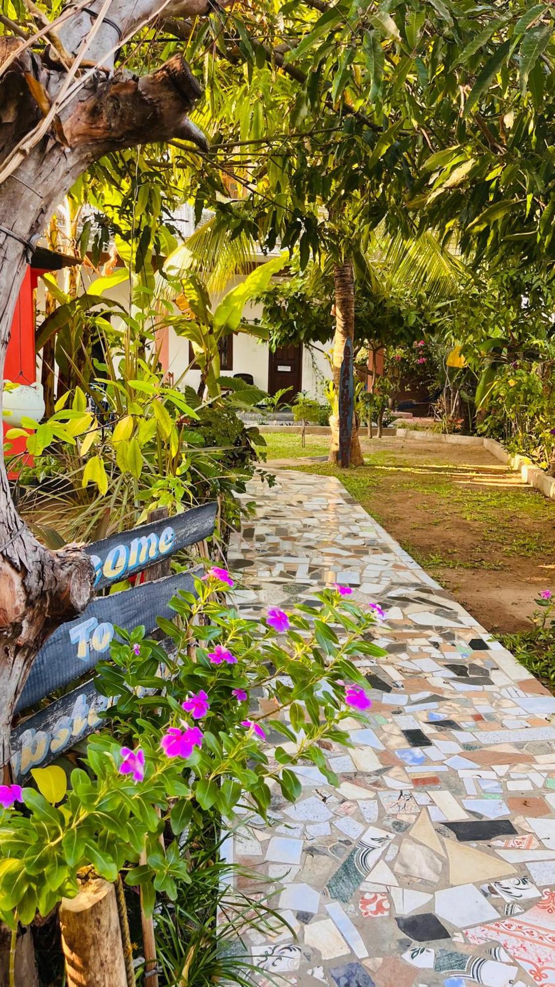 Lobster Inn Trincomalee Bagian luar foto