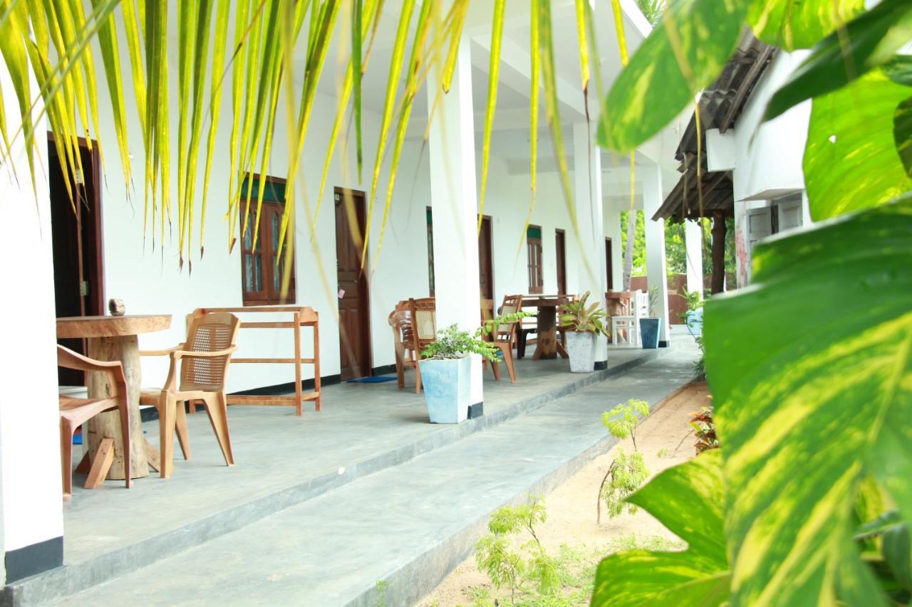Lobster Inn Trincomalee Bagian luar foto